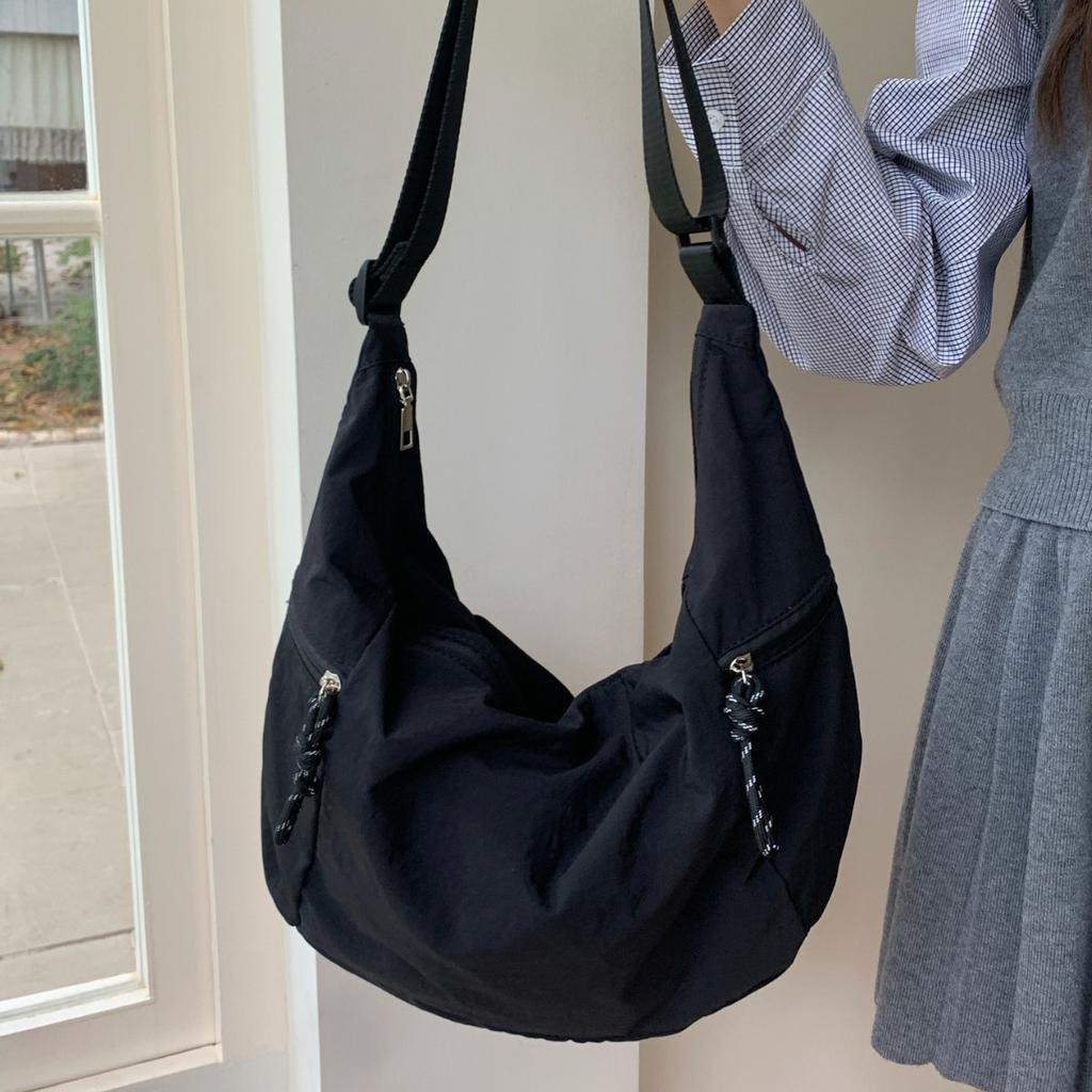 Lässiger Stil Nylontasche für Damen Neue Crossbody Knödeltasche Modisch Leicht und Vielseitig Pendler Große Kapazität Schultertasche
