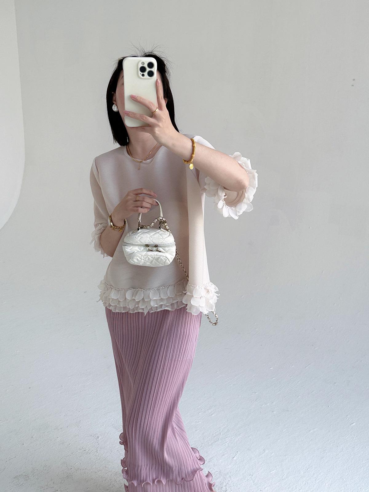 

Miyake Women s Elegant Mid-Sleeve Pleated Round Neck T-Shirt with Wood Ear Trim One Size брудно-білий