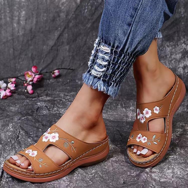 Women Slippers Embroider Flowers Leather Woman Sandals 2023 Outdoor Light Casual Wedges Slippers Slip On Summer Shoes for Women