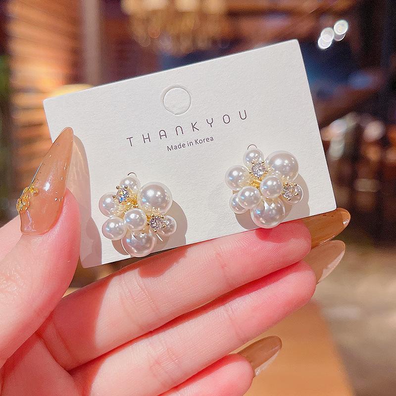 Elegant and sophisticated earrings for women, vintage niche design pearl studs, popular online trend ear accessories