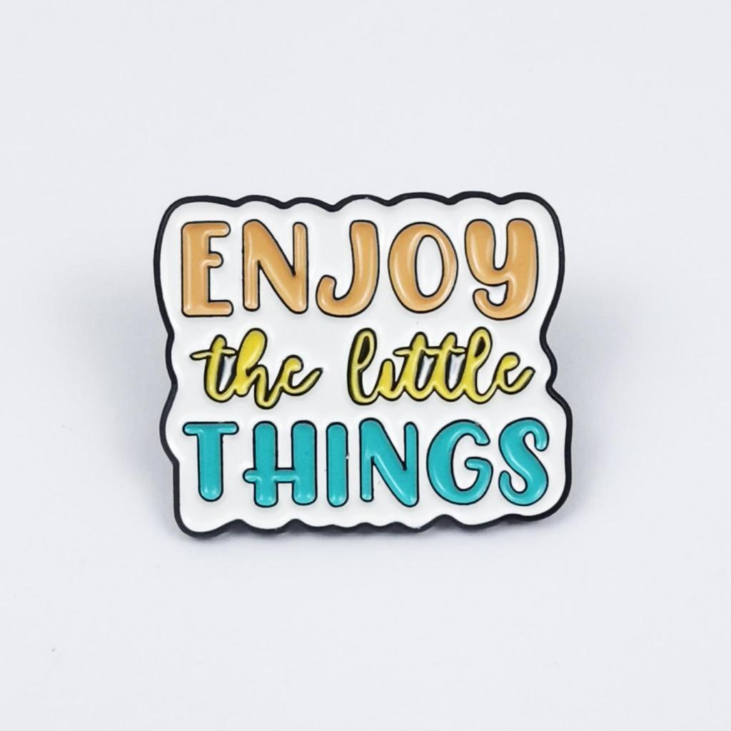 Classic English Quotes Brooch: Simple Geometric Badge for Clothing and Bags