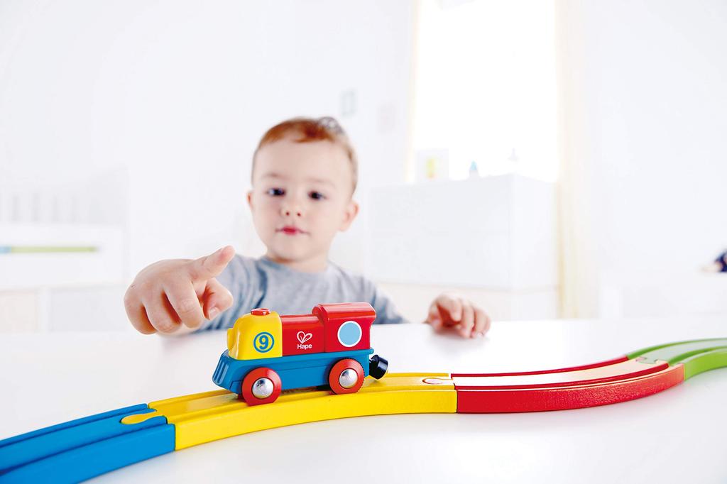 Hape Learn with Powerful Friendship E3820 (Hape) batteries!