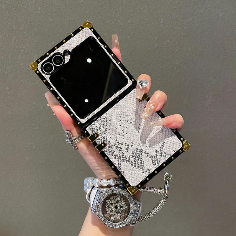 Applicable To Samsung ZFlip6 Mobile Phone Case Trendy Brand Snake Skin Pattern with Hanging Chain Folding Screen New ZFlip5 Protective Case