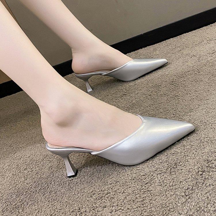 

Тапочки женские верхняя одежда темперамент заостренный 2025 новый летний средний каблук интернет знаменитость универсальные полуподнос туфли высокий каблук 34 серебряный