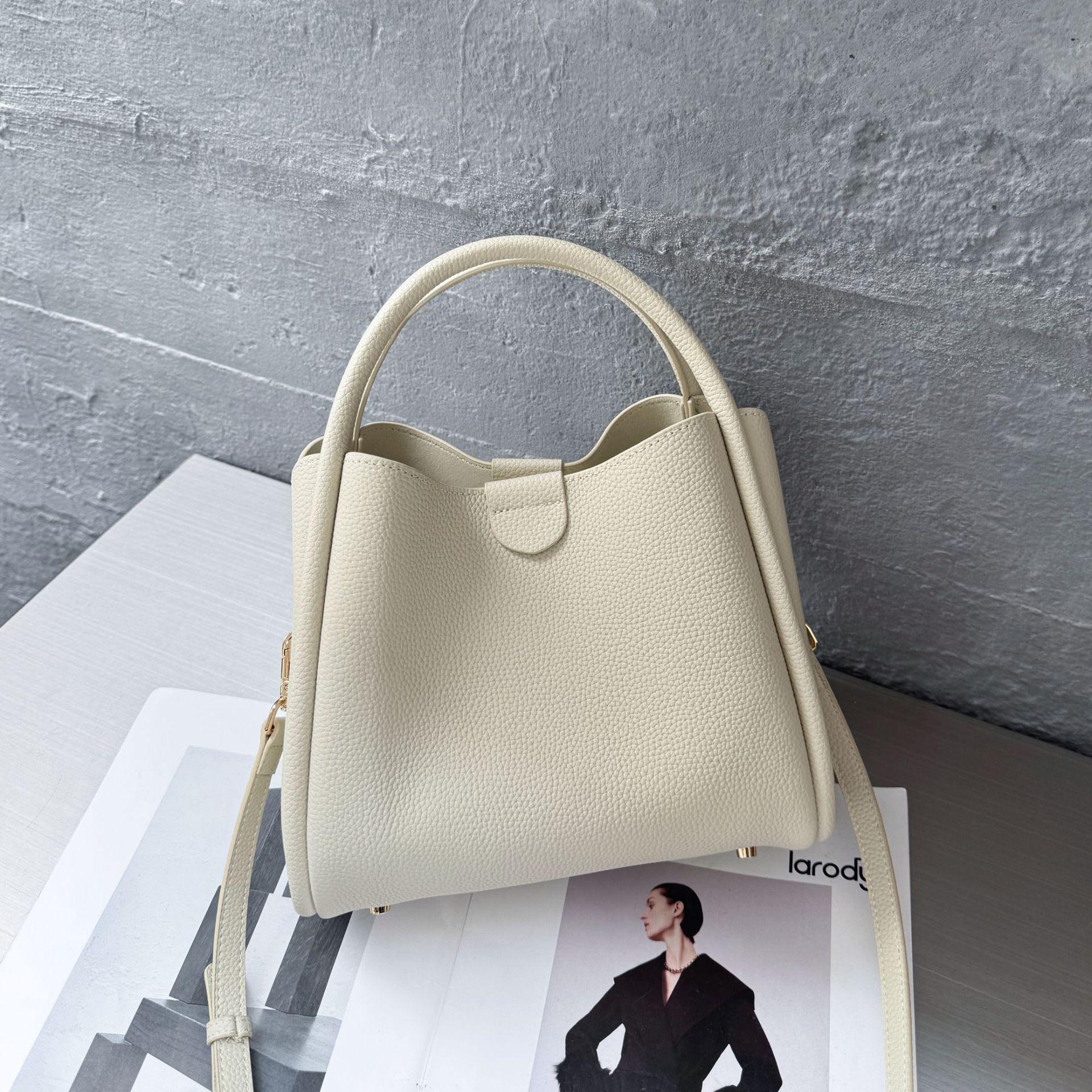 New Leather Women s Bag Vegetable Basket Bag Leather High-end Feeling Large Capacity Tote Bag Single Shoulder Crossbody Bag 251620 слоновая кость 7950₽