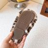 Ciabatte Birkenstock da bambina con stampa leopardata e fodera in pelliccia: Mocassini Chiusi da Esterno Autunno/Inverno 2025, Caldo Cotone con Velluto.