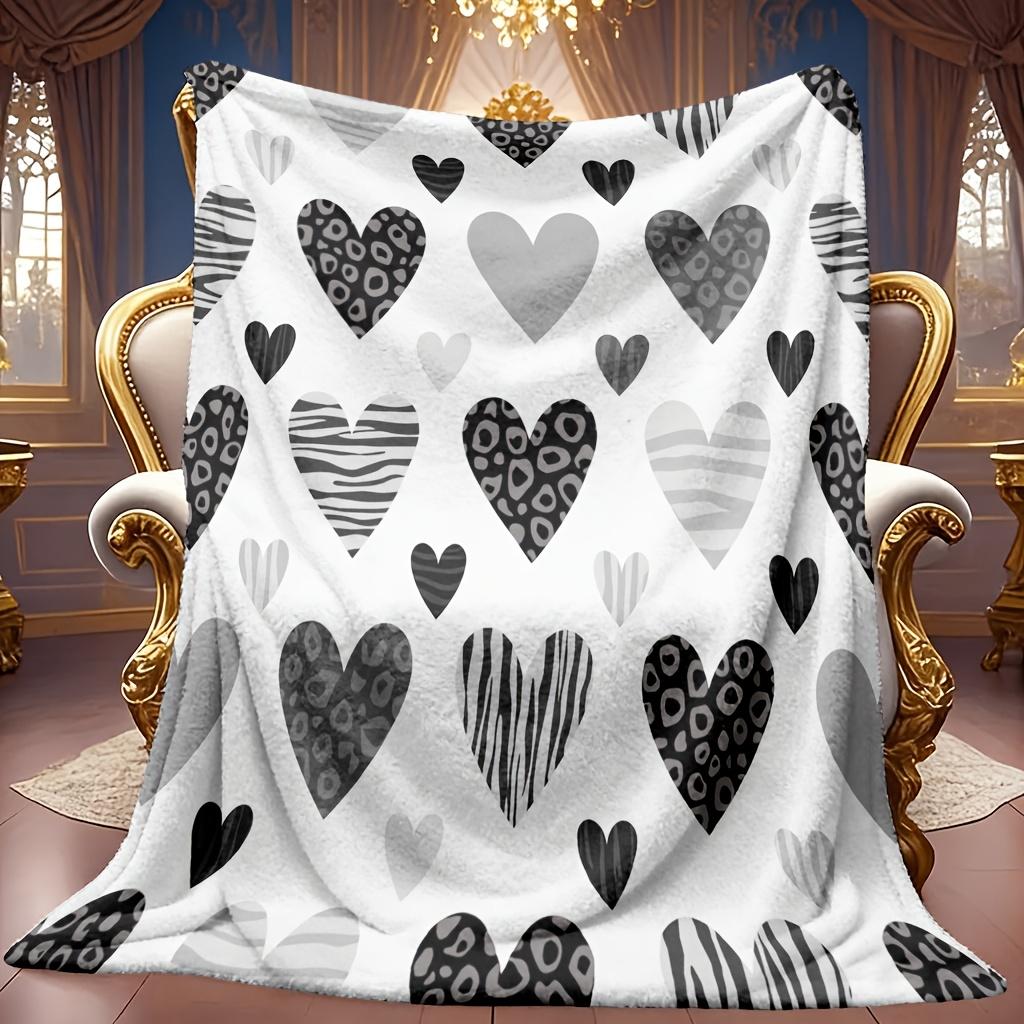 A Cozy Fleece Blanket Featuring a Heart Theme Pattern, Soft High-Definition Digital Printing, Black And White Heart Design, Suitable for All Seasons A