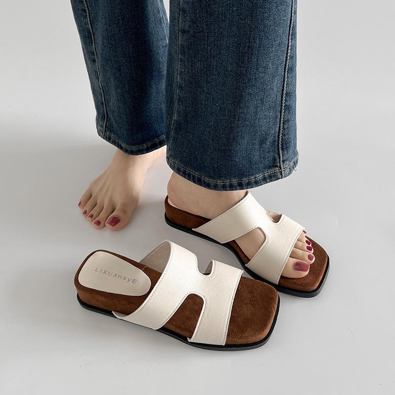 Beige temperament wedge heel wear cool slippers women's 2025 new summer open-toed retro women's super fire beautiful slippers