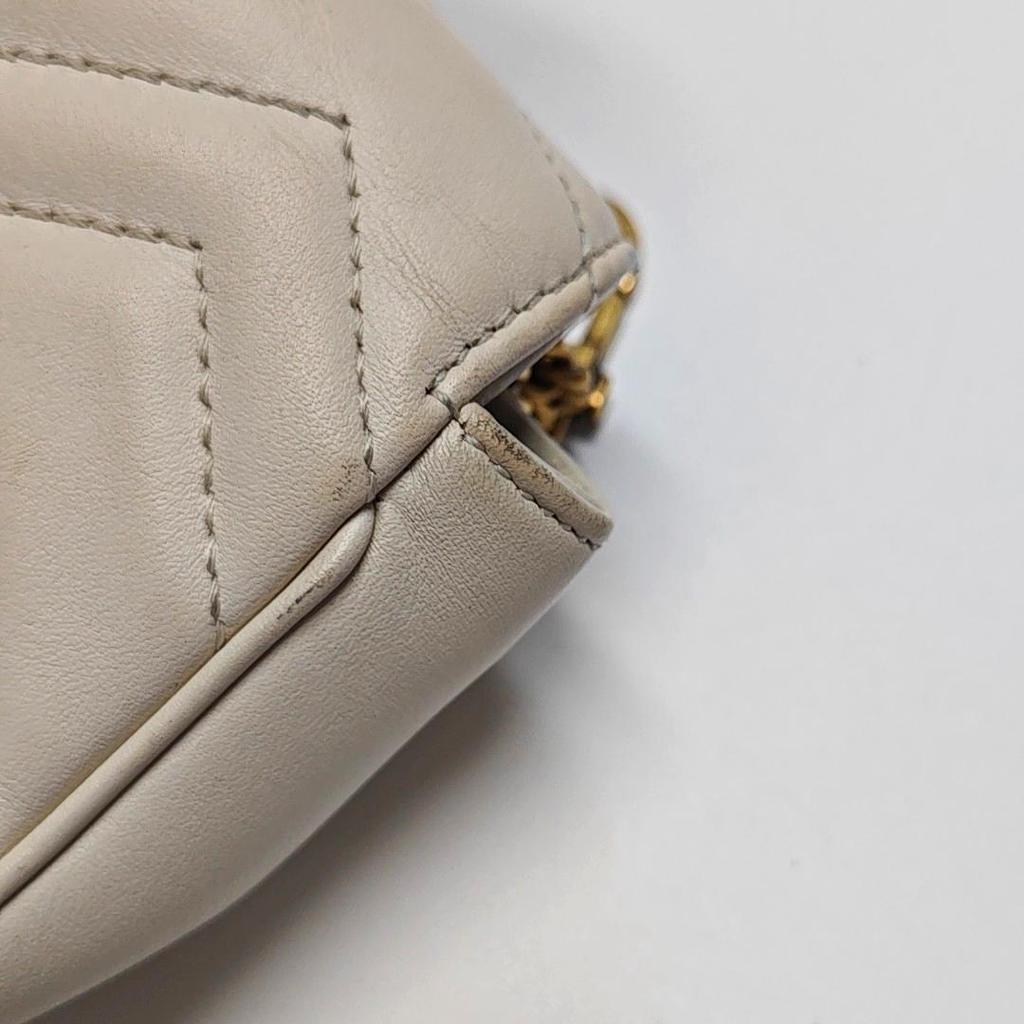 [Pre-Owned] GG Marmont Gold Logo Distressed Quilted Leather Mini Crossbody Bag - Good #1OSS75K