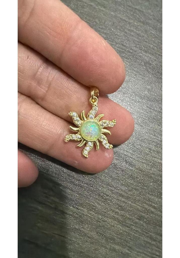 2026 Stylischer drehbarer Sonnenblumen-Anhänger - Exquisites europäisches & amerikanisches Damen-Halsketten mit einem leichten Luxus-Design.