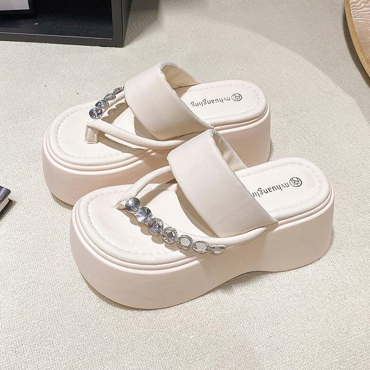 Fairy wind beach slippers female outer wear 2025 summer new thick-soled flip-flops small height-increasing fashion sandals