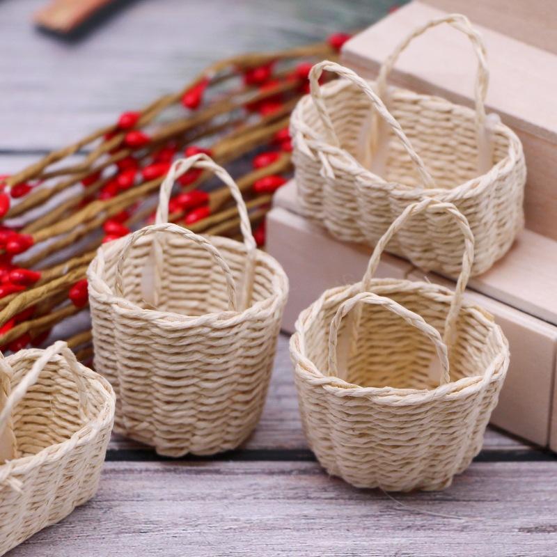 Mini Handwoven Straw Storage Basket Soft Portable Handle Natural Woven Small Organizer for Girls Dollhouse Hair Clip Storage