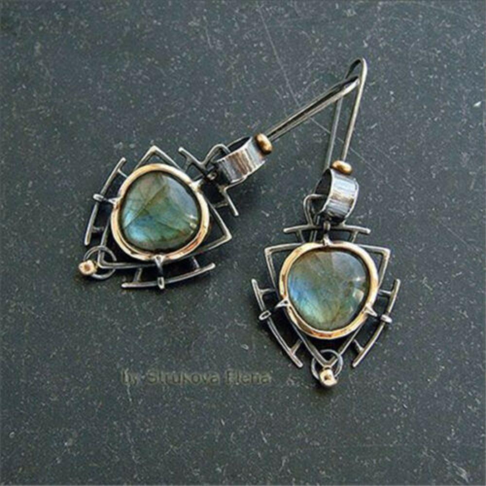 Retro Love Shape Strange Earrings European Beautiful Woman Earrings