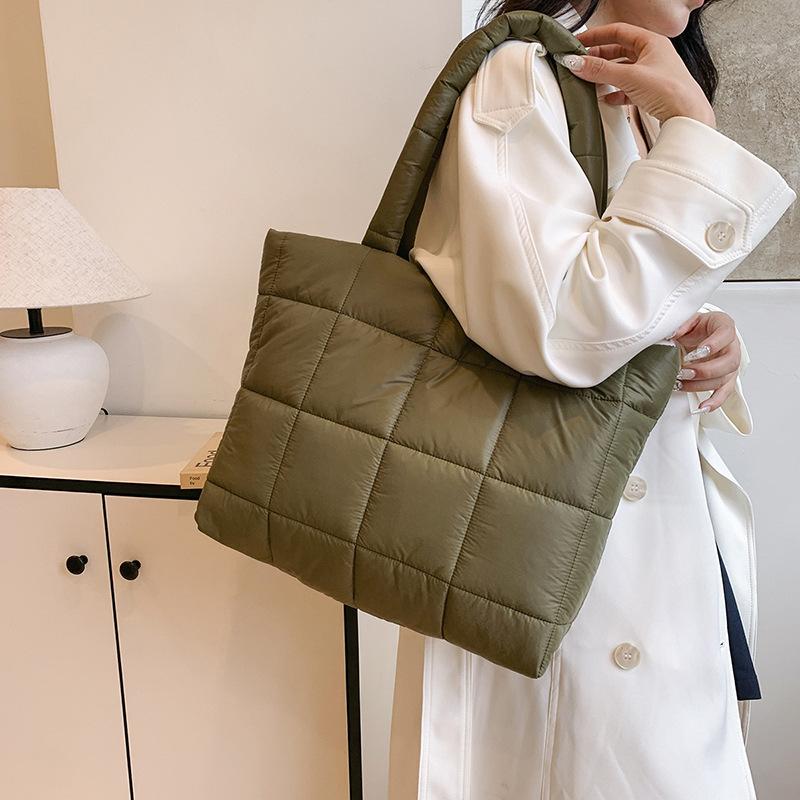 Solid Color Simple and Fashionable Cotton Clothing Bag, Stylish Handbag, Winter New Korean Version, Shoulder and Armpit Tote Bag