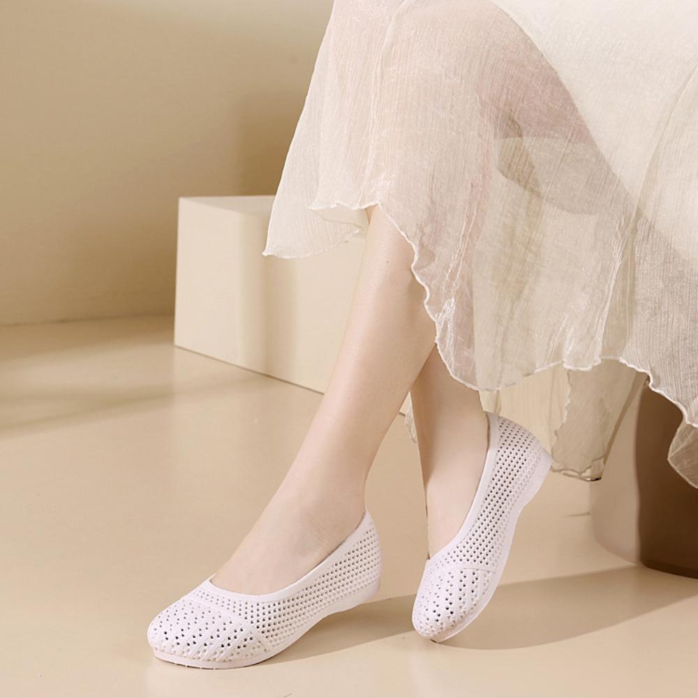 Été Nouveau Style Bout Perforé Creux Sandales Antidérapantes à Porter Chaussures Blanches Respirantes pour l'Extérieur, Chaussures de Plage Polyvalentes à Semelle Plate