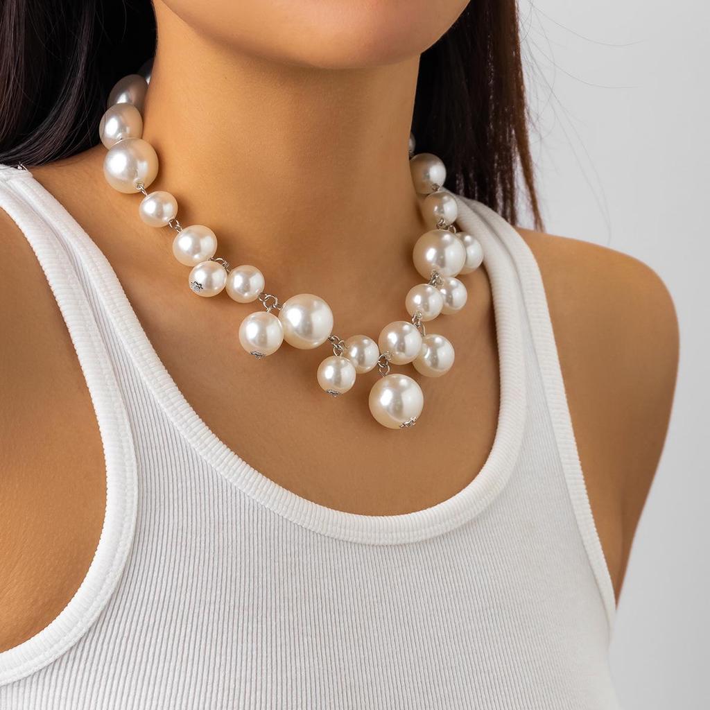 European-American Punk Choker: Oversized Bead, Imitation Pearl Necklace for Women.