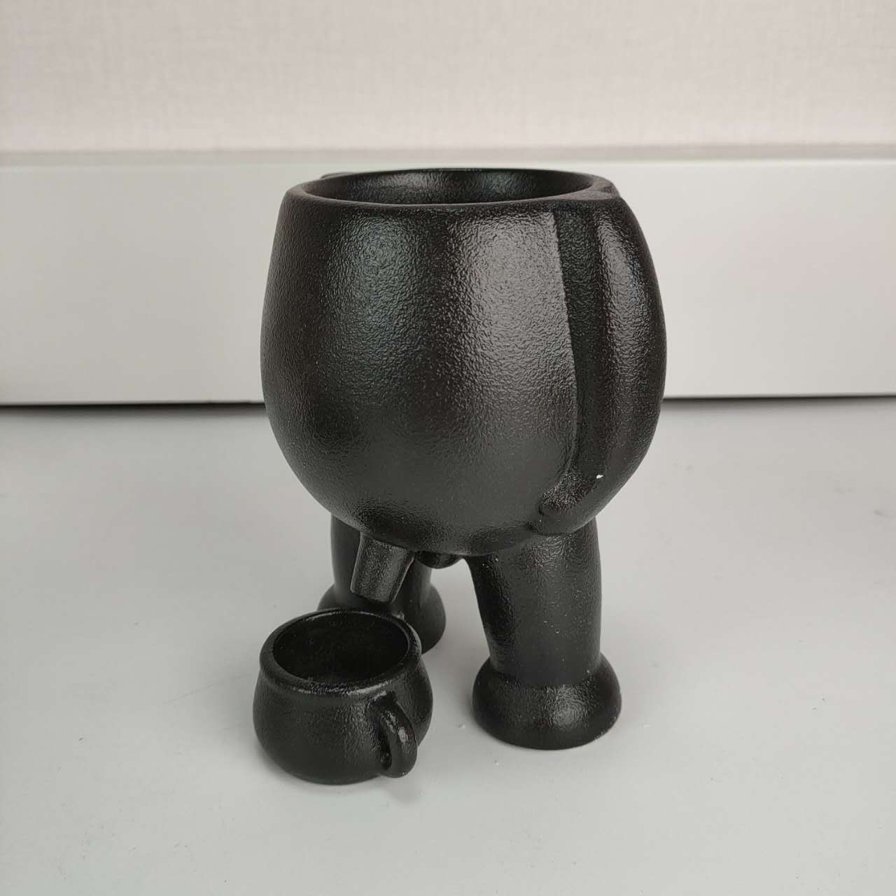 

Funny Body Novelty Peeing Plant Pot with Drainage,Stylish Planter for Indoor/Outdoor Succulent Plants,Gift ForFriends and Family чорний