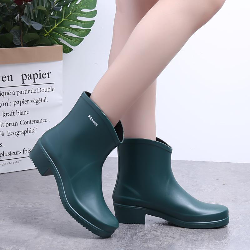 

Water shoes Japan and South Korea medium heel short rain shoes women s low tube thick sole heightening rain boots water boots non-slip rubber shoes 36 темно-зелений колір