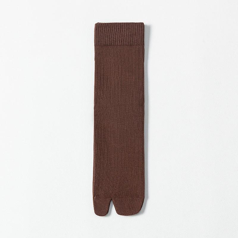

Men s Black & White Mid-Calf Flip-Flop Toe Socks – Trendy Spring/Summer Sportswear One Size темно-помаранчевий колір