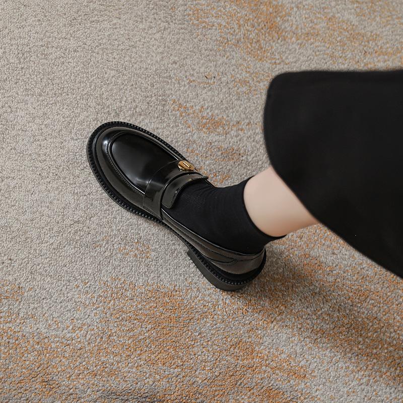Herbst und Winter neue vielseitige runde Spitze goldene Schnalle ein Pedal dicker Absatz Loafu kleine Lederschuhe Damen einzeln kleine Größe 32