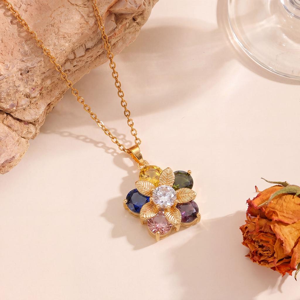 Fashion Flower Necklace Accessory - Women's Small-Scale Luxury Design - Elegant Lockbone Chain
