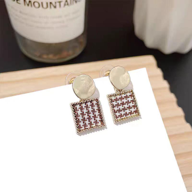 

Корейский нишевый дизайн простые серьги-пусеты для женщин