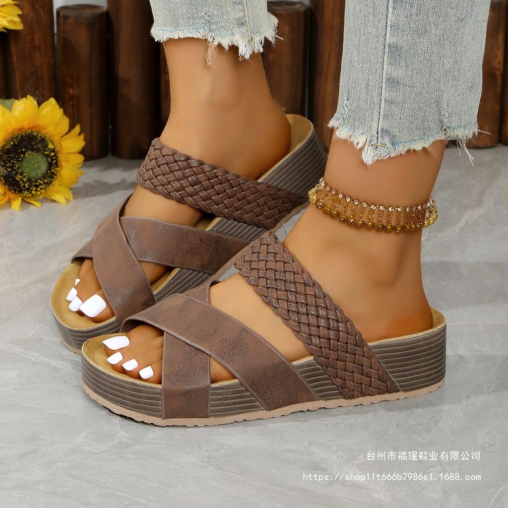 European and American Large Size 2025 New Women's Shoes, Fashionable Beach Platform Women's Slippers, Casual Slope Heel Women's Shoes Tide