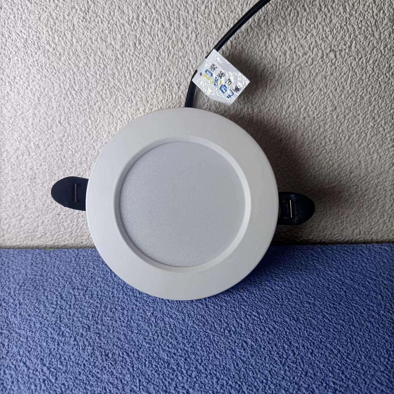 

Luxury LED Ceiling Downlight: Three-Color Adjustable Spotlight for Living Room White Edge 2.5-inch White Light