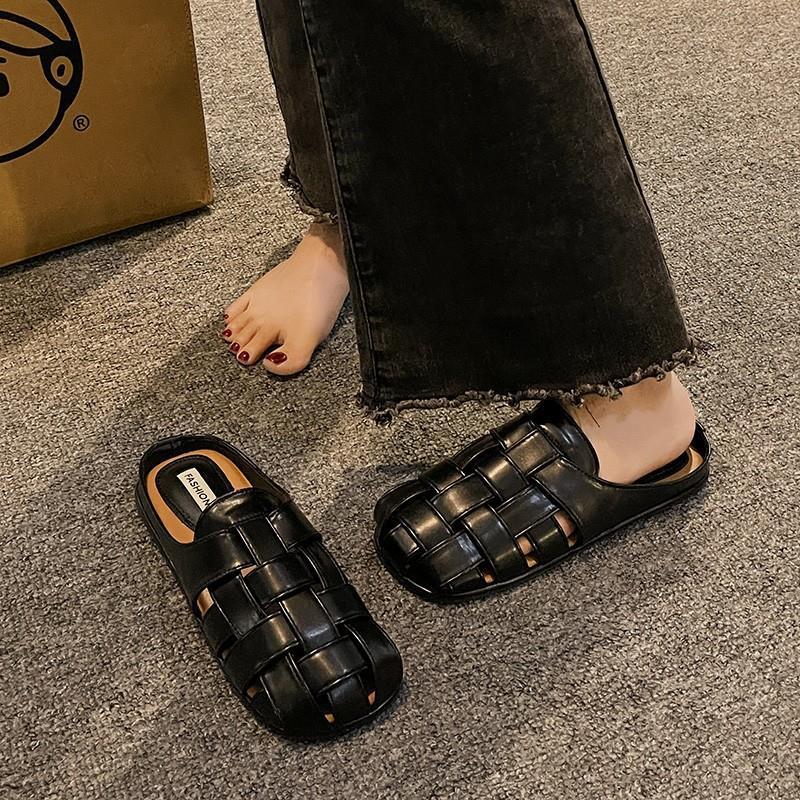 Baotou half slippers woman 2025 new lazy woman wearing flat bottom one pedal beach shoes woman