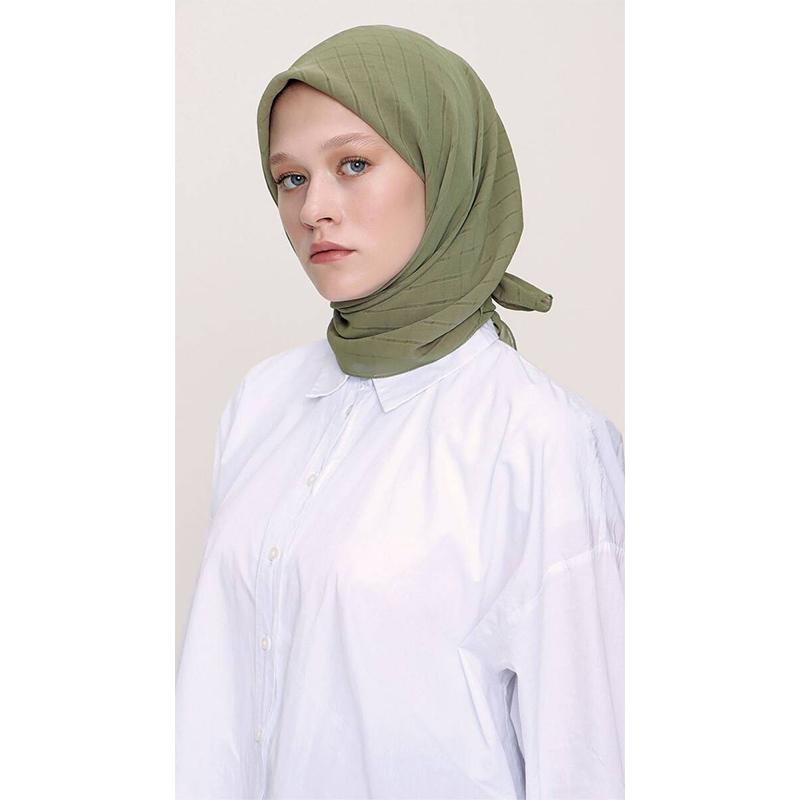 

Женский тонкий шарф Rio цвета хаки с узором