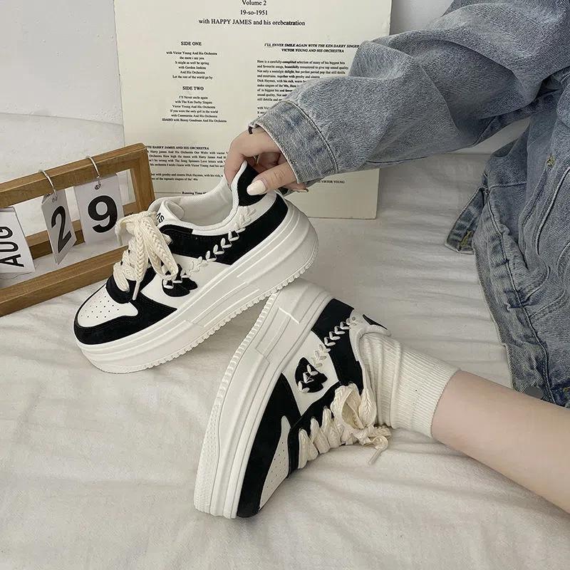 Fashion Thick Soled Casual Sports Shoes 2025 Autumn New Breathable Board Shoes Flat Bottomed Versatile Vulcanized Shoes Plataforma Mujer