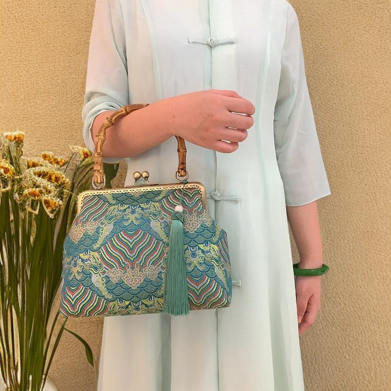 

New Chinese Style Handbag Fashion Tassel Shoulder Crossbody Bag Large Capacity Embroidery Bag Wrist Bag Hanfu Clutch Bags