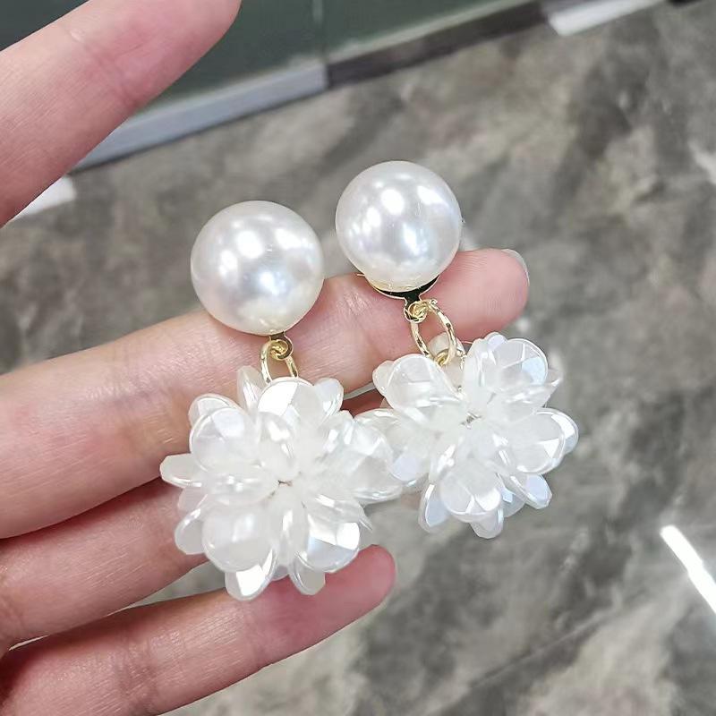 Silver needle white flower pearl stud earrings design sense exquisite super fairy petal earrings белый