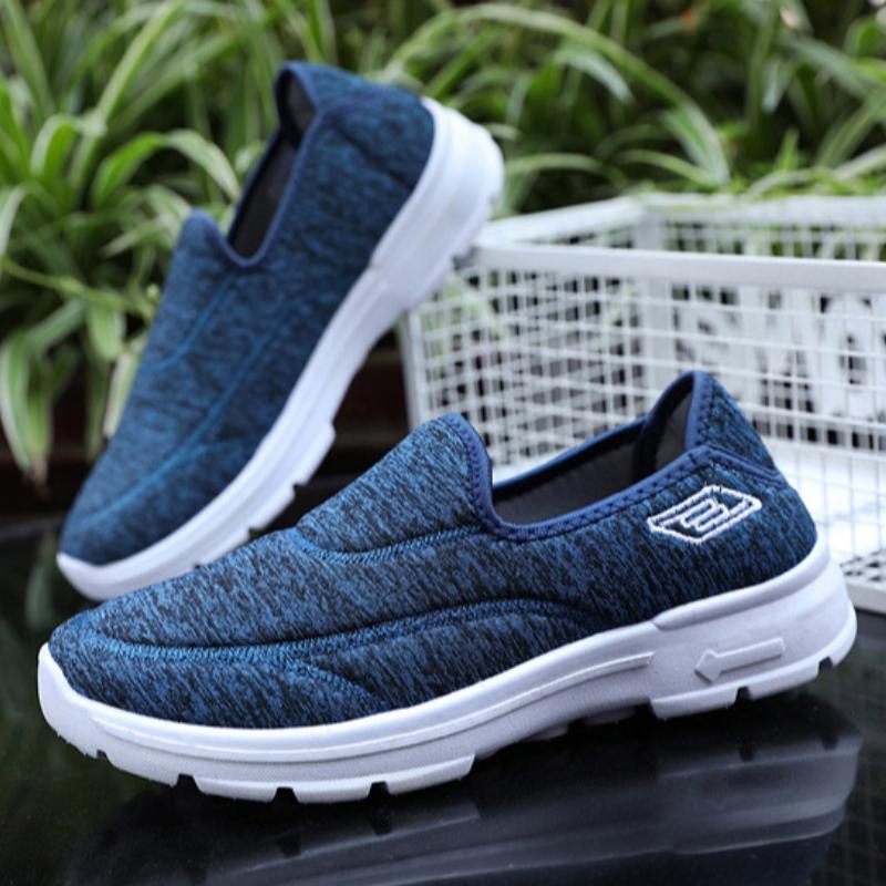 Unisex soft soled old Beijing cloth shoes, one foot on mom's shoes