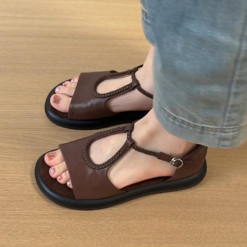

2025 new retro flat-soled Roman shoes for women s summer leather one-word buckle with platform sandals for women s outer wear with skirts 40