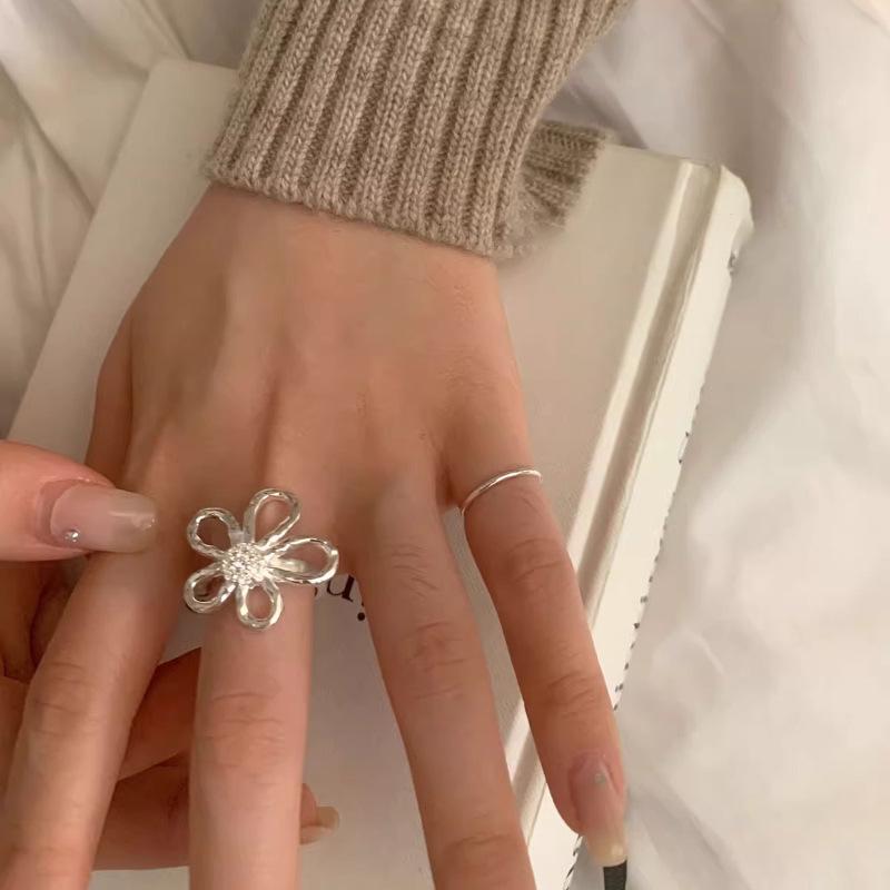 Elegant Floral Adjustable Ring for Women - Stylish, Simple, and Stackable