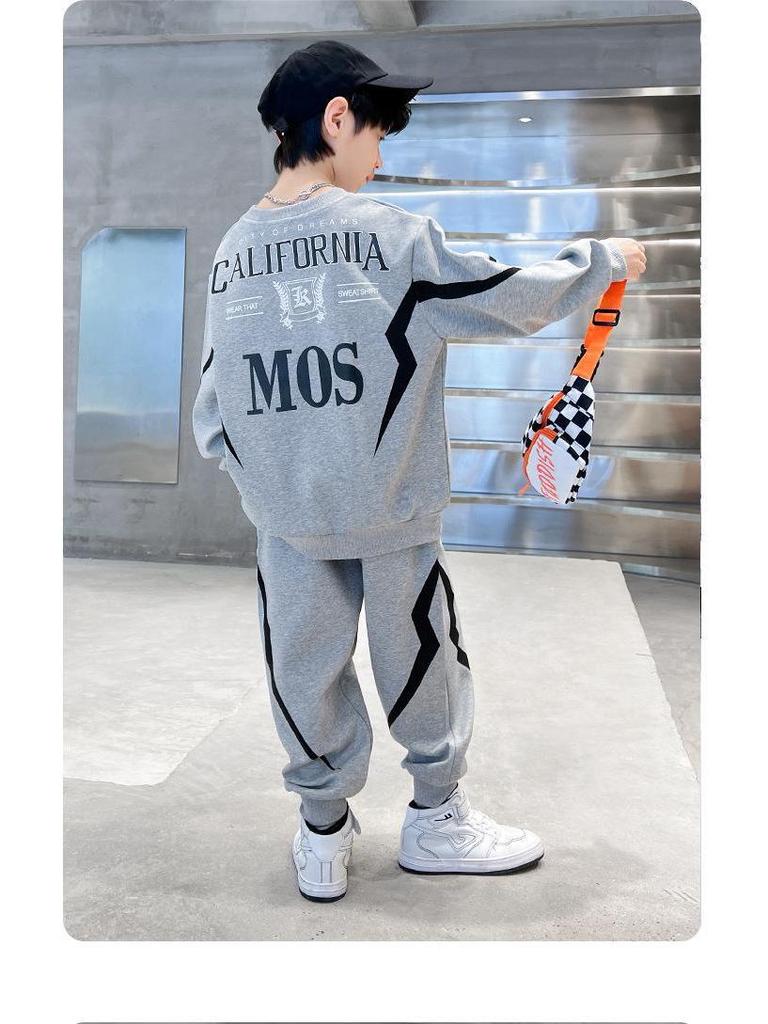 2025 Gutter Høst Sportsdrakt: Trendy genser for mellomstore og store barn