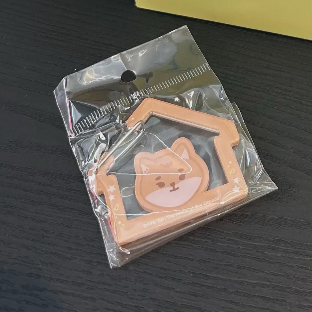 

Day6 Ke Carabiner+ 8 Confetities Popup Store Gifts