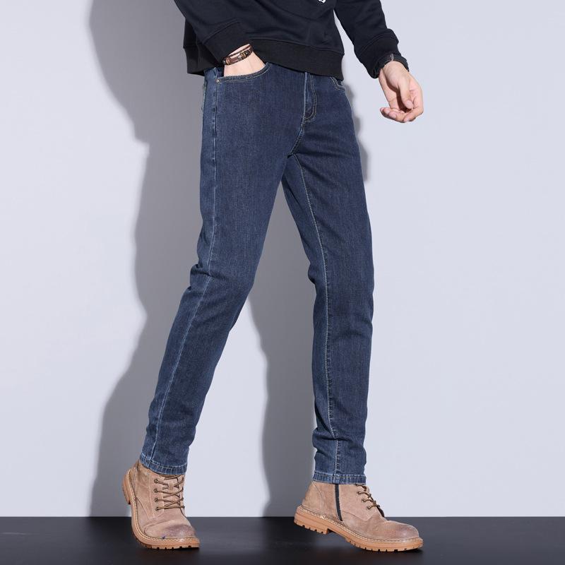 Jeans primaverili alla moda pantaloni da uomo giovanili casual e versatili elasticizzati dritti piccoli pantaloni in denim