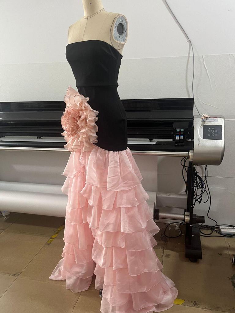 Elegant Strapless Lace Summer Dress with Ruffle and Split