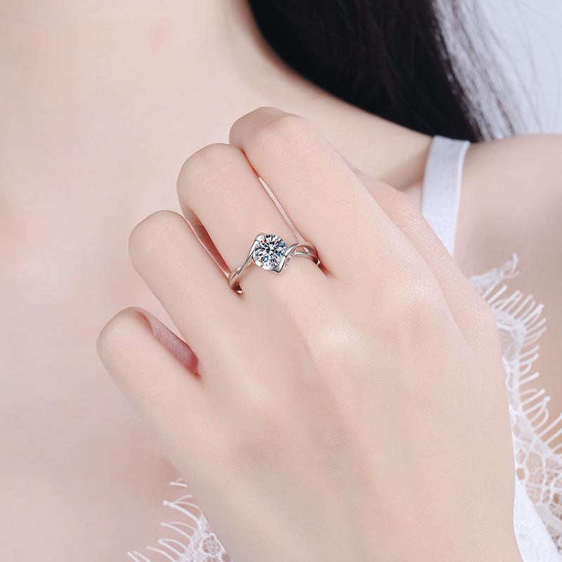 S925 Sterling Silver Women's Angel's Kiss 1 Carat Moissanite Ring