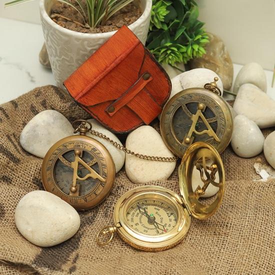 Zestaw 3 mosiężnych kompasów z skórzanym etui 5,08 cm Nautyczny zegar słoneczny dla odkrywcy, steampunkowy, na wędrówki, na prezent Morski prezent dla niego, dla niej