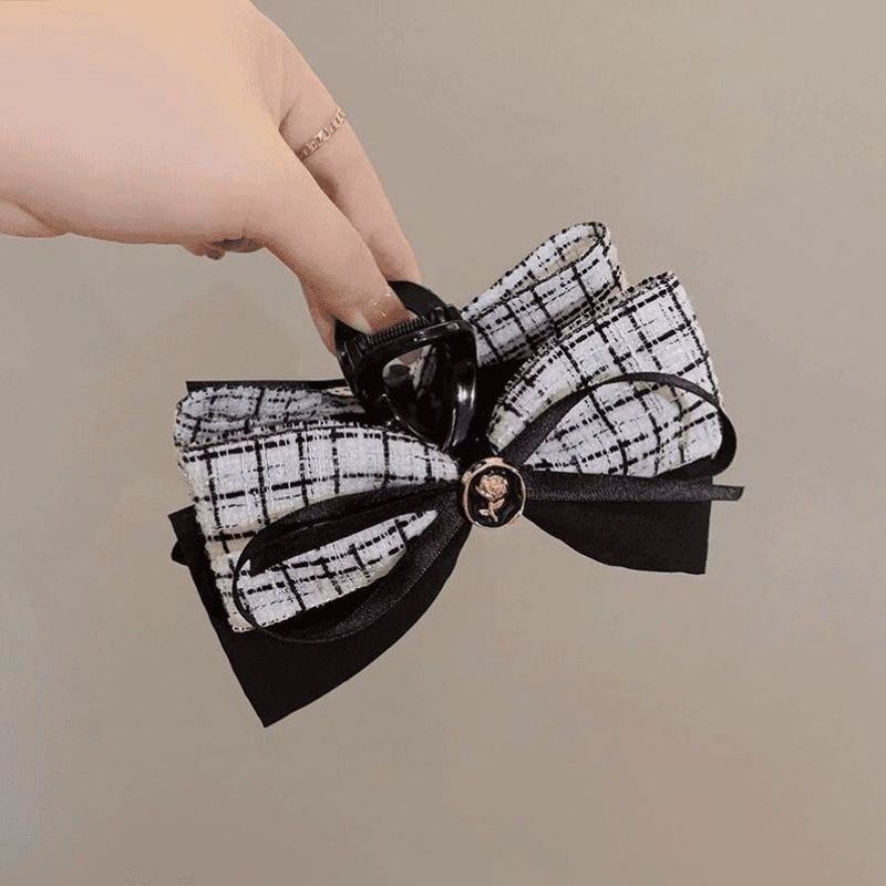 

1pc Xiaoxiangfeng bow hair clip for women, fashionable and exquisite, rose shaped hair, shark shaped hair clip, hair catcher