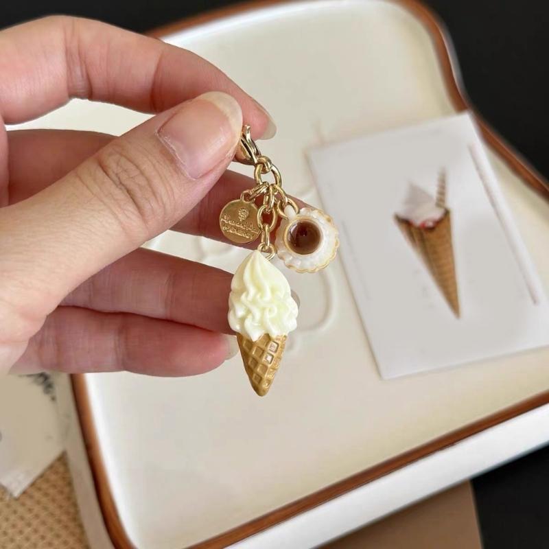 Iögonfallande glasspänne Nyckelring Tillverkad av Kvalitetslegeringsmaterial Perfekt för Modeälskare och Studenter