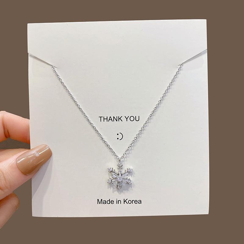 Rotatable snowflake zircon necklace female Internet celebrity collarbone chain design sense popular accessories