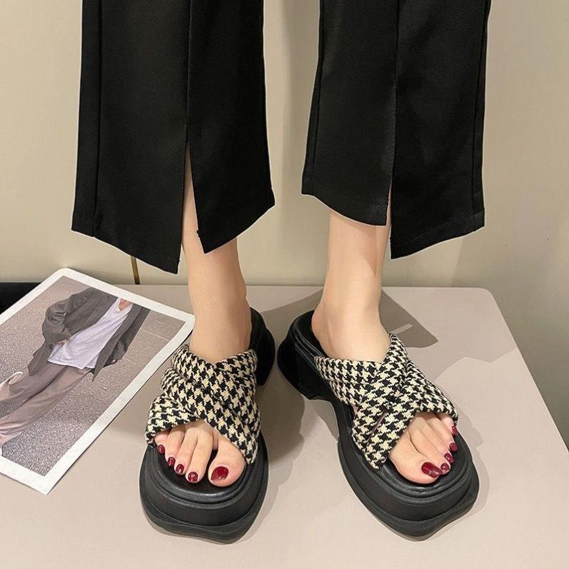 

Thousand bird grid thick bottom Internet celebrity slippers women s summer wear ins style 2025 new student cross with plaid sandals 40