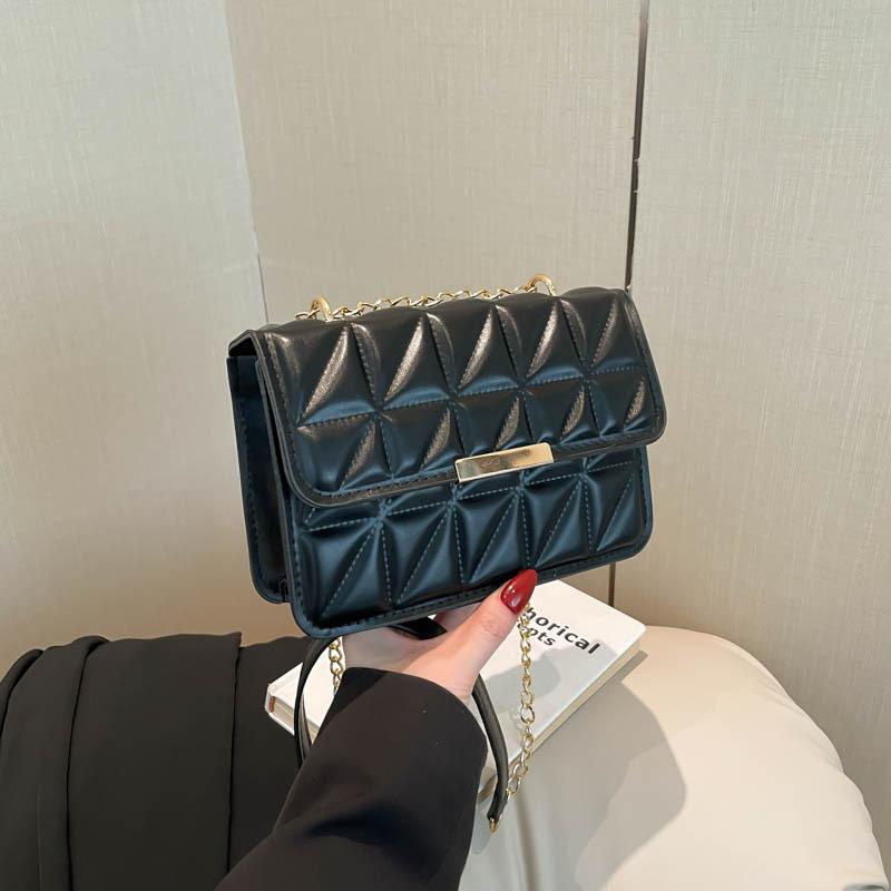 

Korean version of the temperament simple foreign style chain shoulder messenger bag women 2025 niche new versatile ins small square bag