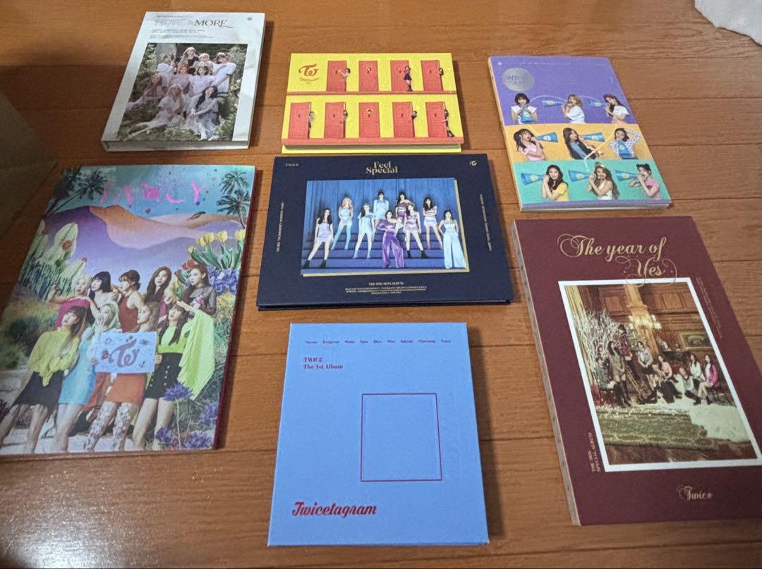 

[USED] TWICE CD album set with bonus