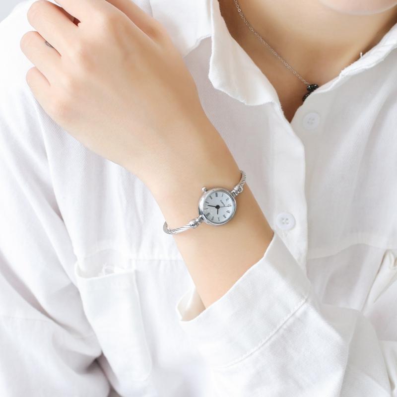 New Fashion Women Watches Simple Silver Elegant Small Bracelet Female Clock Watch Women Roman Dial Retro Ladies Wristwatch Women