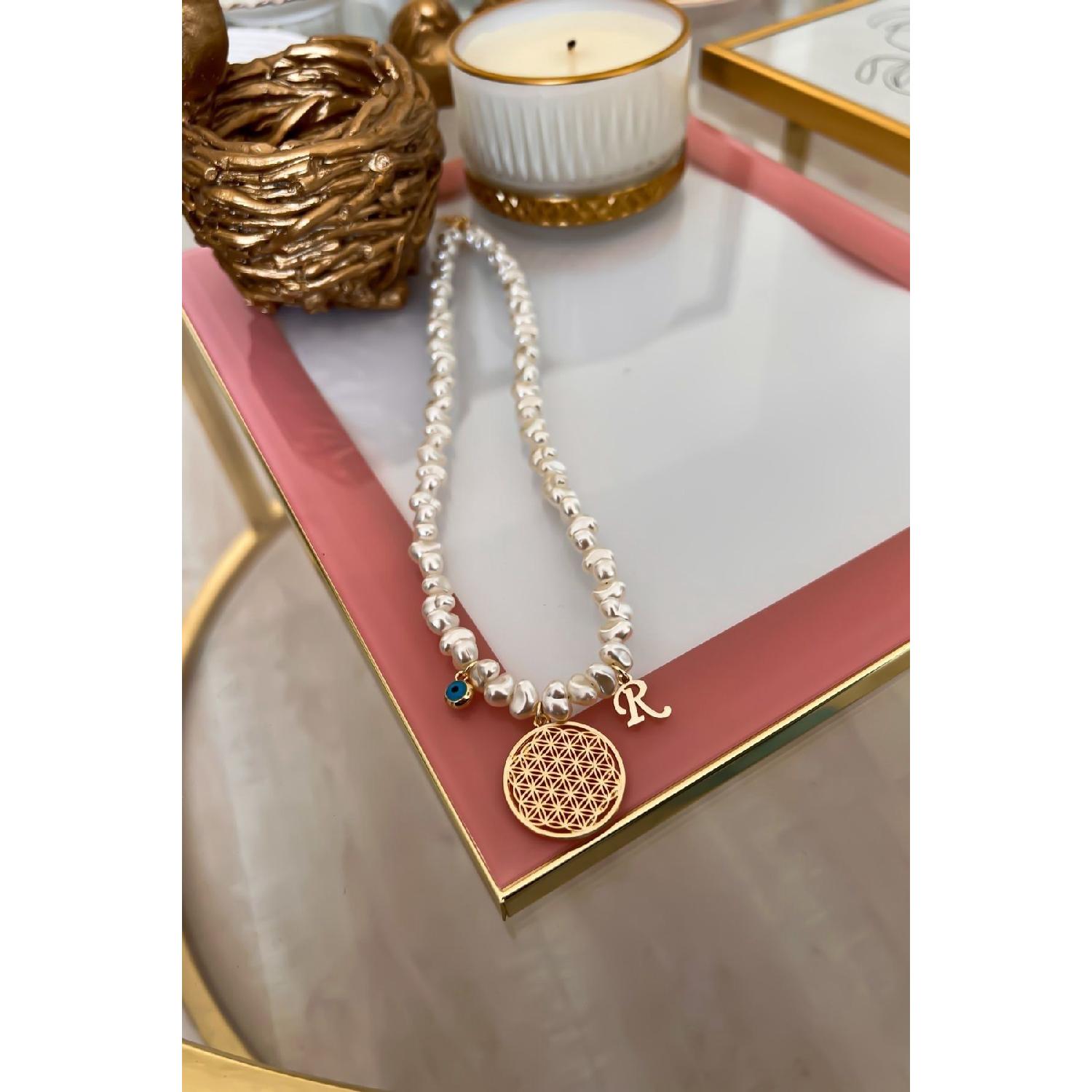 

Персонализированное ожерелье «Цветок жизни» с жемчужным рядом с буквой R и подвеской от сглаза 50 cm